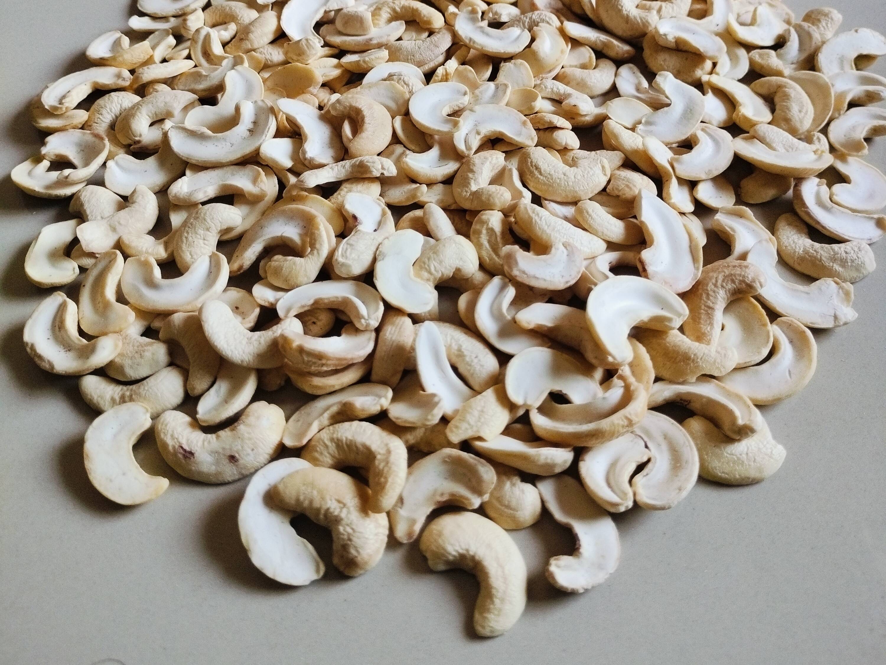 W180 Cashew for sale in Pune, Maharashtra
