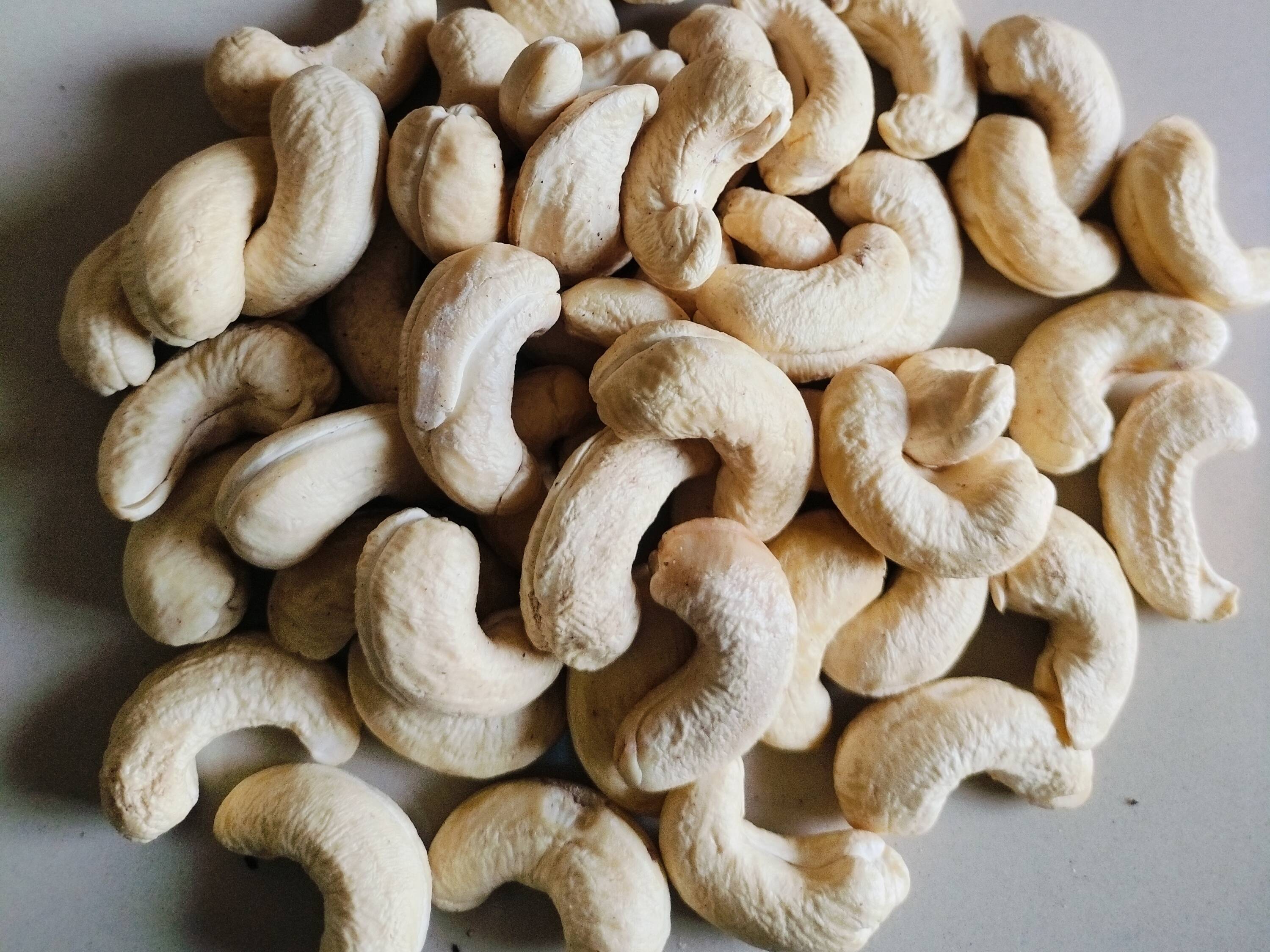 W180 Cashew for sale in Pune, Maharashtra